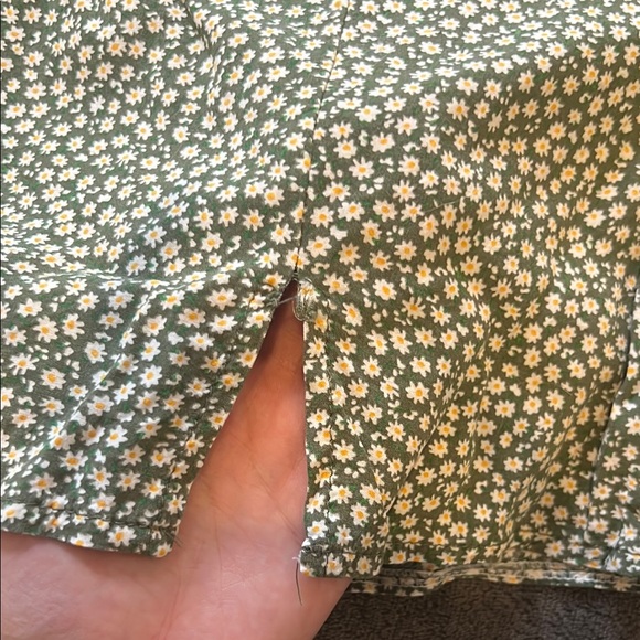 Green floral mini skirt - Picture 3 of 5